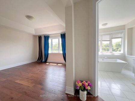 Detached Home For Lease | N9237784 - Photo 3