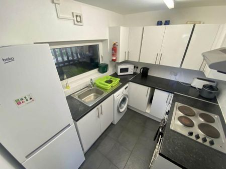 4 bedroom house to rent - Photo 3