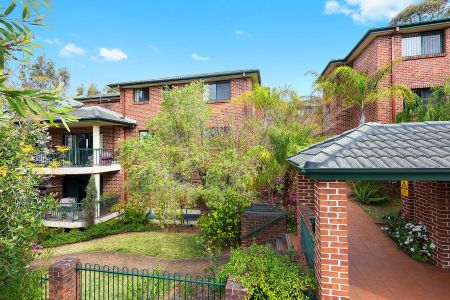 Neat 3 Bedroom Apartment - Photo 2