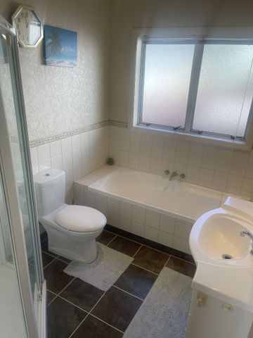 102 Strathmore Avenue, Strathmore Park - Photo 4