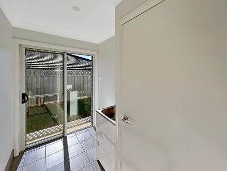 Stylish and Spacious! - Photo 2