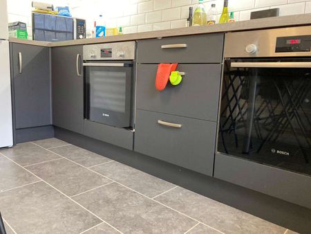 Beautiful 6 Bedroom apartment located in the town centre of Lancaster Room 5 - Photo 5