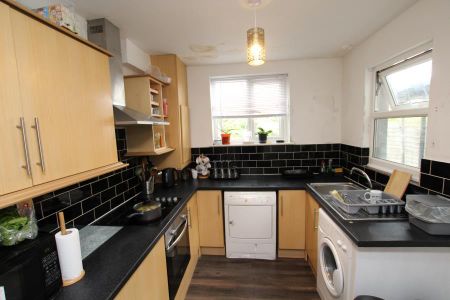 1 bedroom in a house share to rent - Photo 4