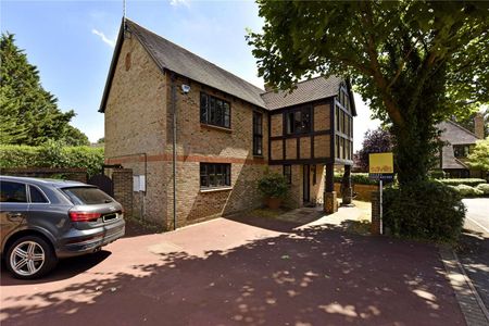 Modern five bedroom detached family houses in a cul-de-sac location - Photo 3