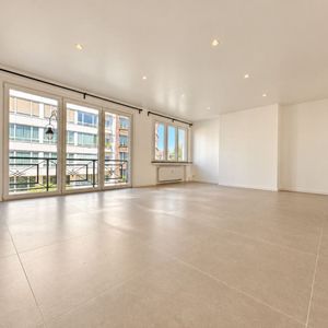 Appartement te huur in Elsene voor € 1.300 met 1 slaapkamer - Photo 2