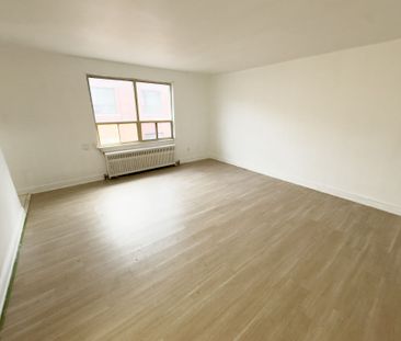 For Lease - 896 Eglinton Avenue Unit# 311, Toronto, Ontario - Photo 2