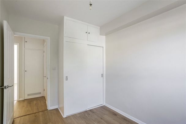 Palmerston Court, Lovelace Gardens, Surbiton, Surrey, KT6 flat to rent - Photo 1