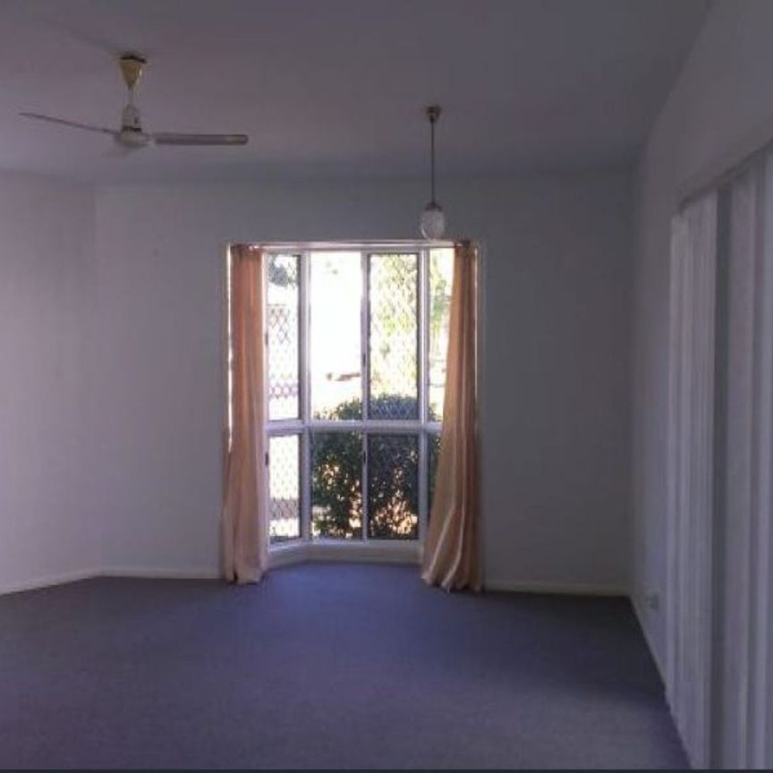 Comfortable Home on a Large Block - Central Location! - Photo 1