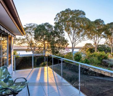 HOUSE WITH VIEWS AT GREEN POINT! - Photo 6