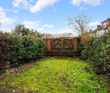 4 Bed Terraced House, Winsford Terrace, N18 - Photo 4