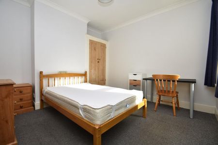 4 bedroom terraced house to rent - Photo 4