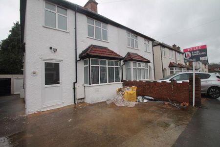 4 bedroom semi-detached house to rent - Photo 4