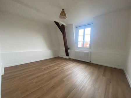 Location Appartement 3 pièces 114m² SAUMUR 49400 - Photo 2