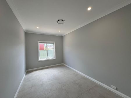 Four Bedroom Family Home&excl; - Photo 4