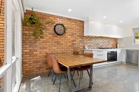 Chic Simplicity – Modern Living Made Easy - Photo 2