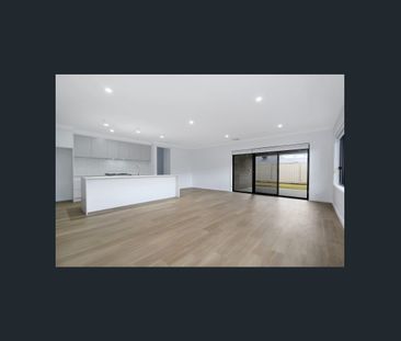 Modern 4-Bedroom Family Home in Prime Location - Photo 1