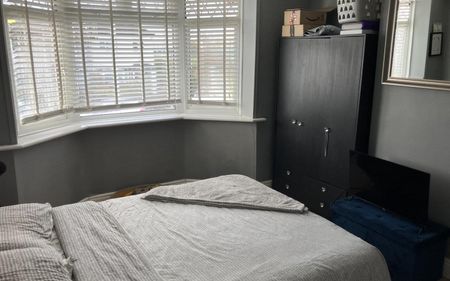 George V Avenue, Worthing, West Sussex - Photo 5