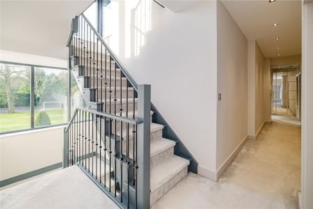 6 bedroom detached house to rent - Photo 3