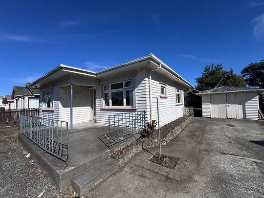 Spacious 4-Bedroom Home in Central Palmy - Photo 1