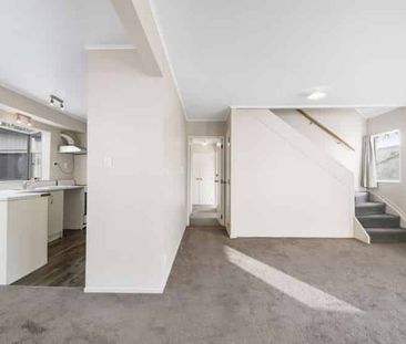 Spacious 4-Bedroom Home - Great Location in Pukekohe - Photo 5