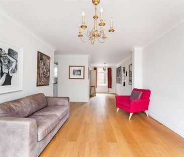 Ferndown, South Woodford, E18 - Photo 1