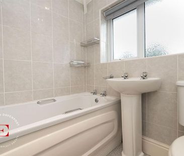 3 bedroom end of terrace house to rent - Photo 1