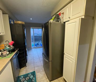 For Lease - 17 Neuchatel Avenue, Vaughan, Ontario - Photo 5