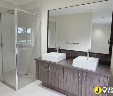 Spacious Double-Storey Family Home for Rent – Prime Craigieburn Loc... - Photo 4