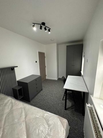 5 bedroom detached house to rent - Photo 4