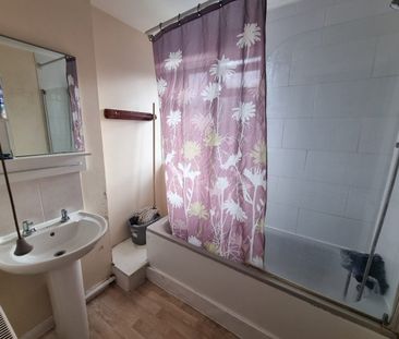 Bedsit, Broxholm Road, SE27 - Photo 1