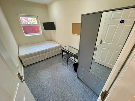 4 Bed Flat, Pomona Street, L3 - Photo 4