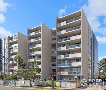 Modern Oversized 3-Bedroom Apartment with Study in the Heart of Car... - Photo 1