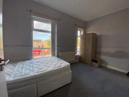 Room in a Shared House, Cromwell Road, M6 - Photo 3