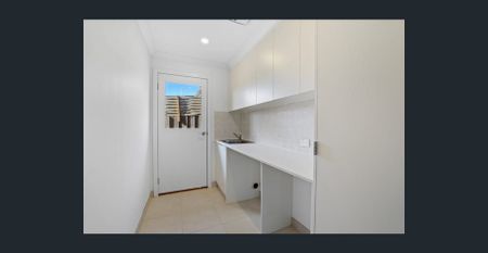 Modern, Low-Maintenance Living in the Heart of Drouin - Photo 4