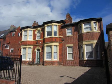 3 bedroom apartment to rent - Photo 2