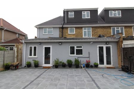 1 bedroom Property to rent - Photo 5