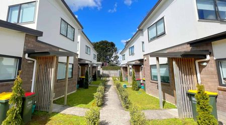 Furnished Room in Hillcrest - Photo 2