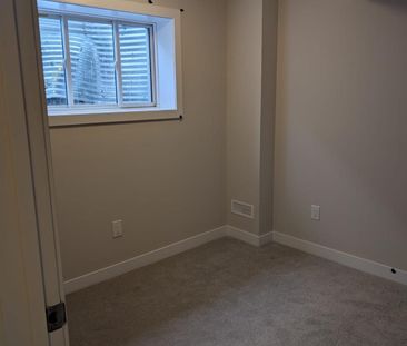 For Lease - 375 Les Emmerson Drive, Barrhaven, Ontario - Photo 4