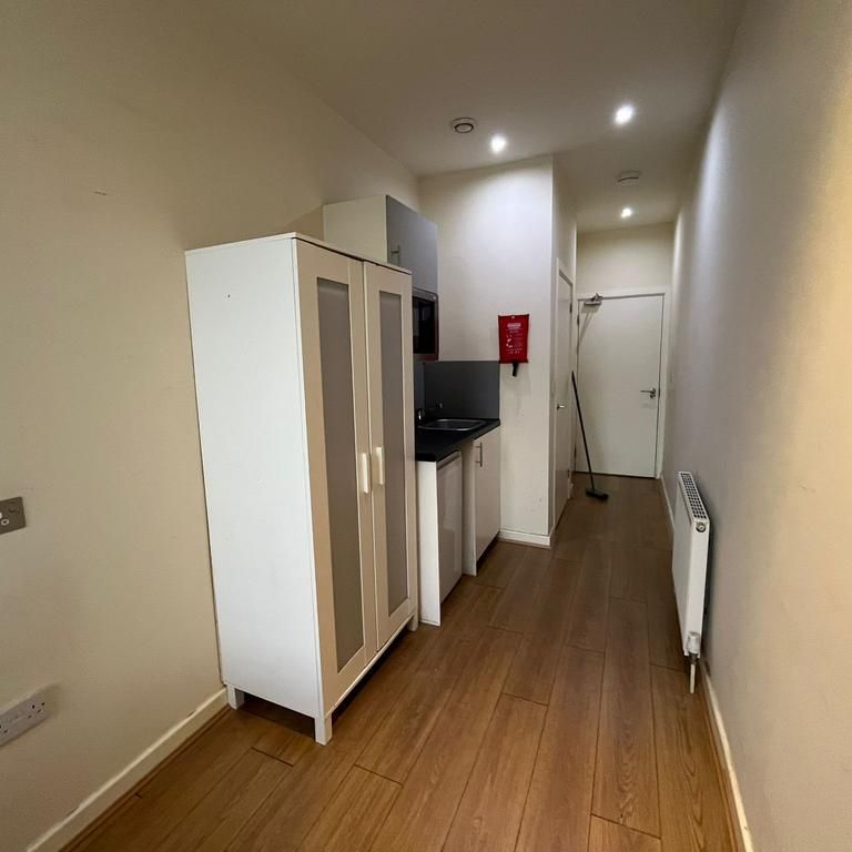 Studio to rent - Photo 1