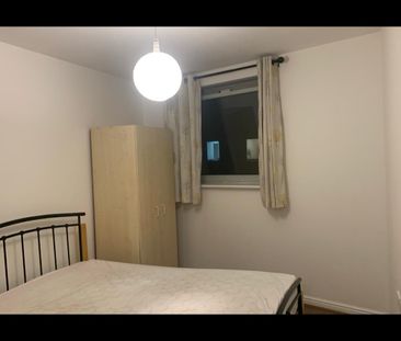 2 Bed Flat, City View, IG1 - Photo 2
