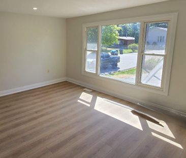 For Lease - 698 Burton Drive, Innisfil, Ontario - Photo 2