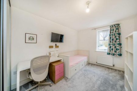 3 bedroom terraced house to rent - Photo 4