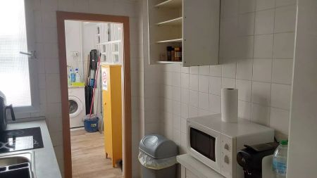 Room in a shared 3-bedroom apartment for rent in Zapillo, perfect for professionals and students - Photo 5