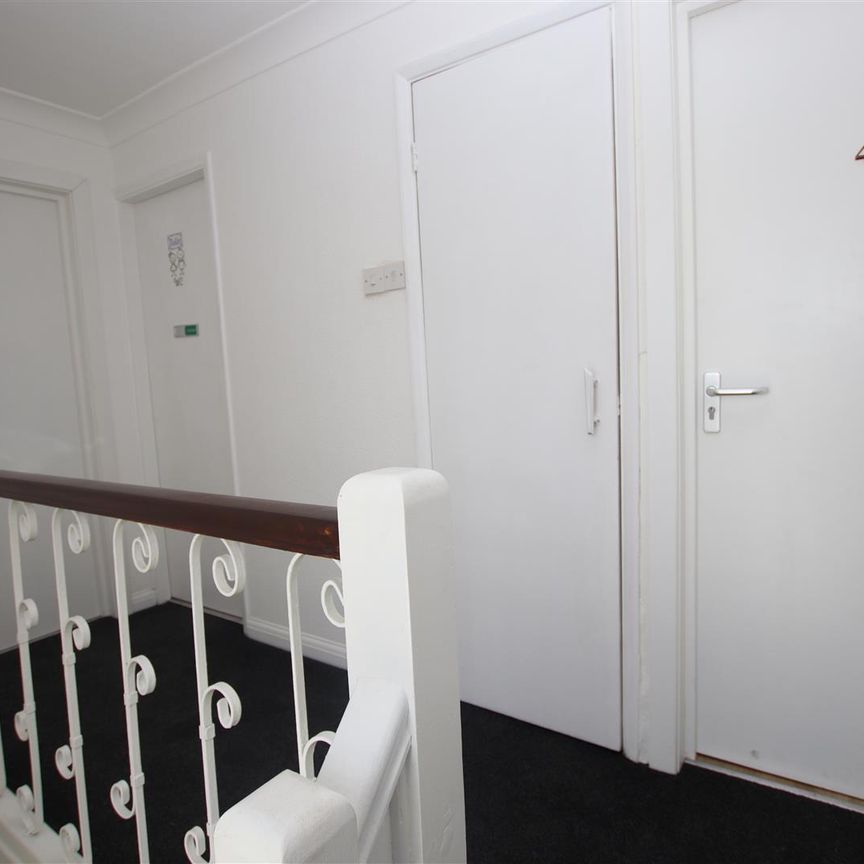 1 bedroom House Share to let - Photo 1