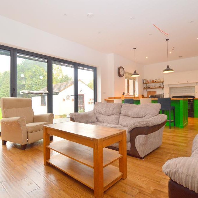 Detached House - Photo 1