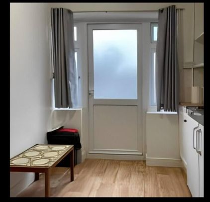 Studio Flat, Forty Lane, HA9 - Photo 1