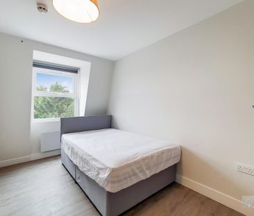 1 bedroom in a flat share to rent - Photo 2