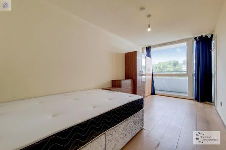 3 bedroom flat to rent - Photo 4