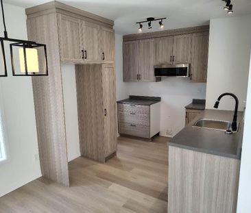 DISPONIBLE MAINTENANT ** Superbe 4 ½ Lebourgneuf, entièrement rénové - Photo 2