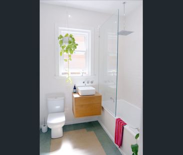 Art Deco Delight in Fabulous Location - Photo 4